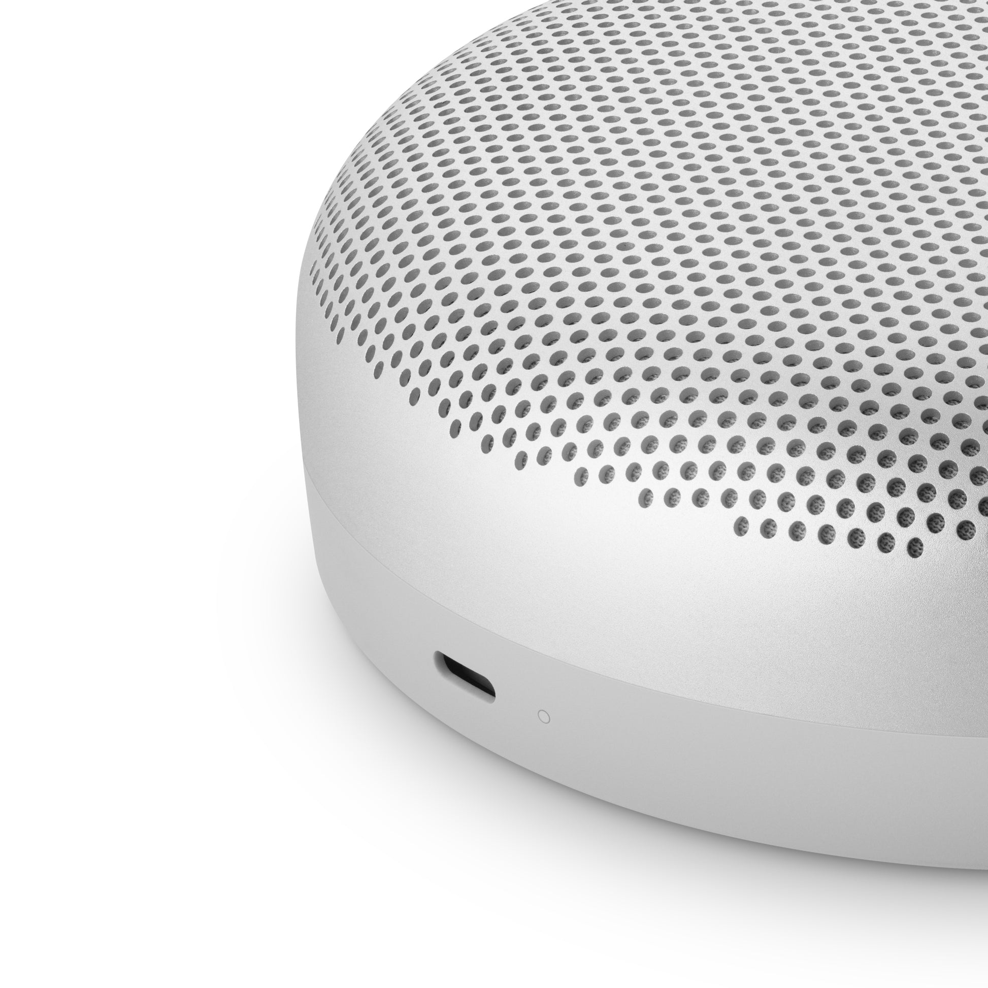Bang & Olufsen B&O Beosound A1 3. Generation in natural Aluminium - Ladeanschluss (USB-C)