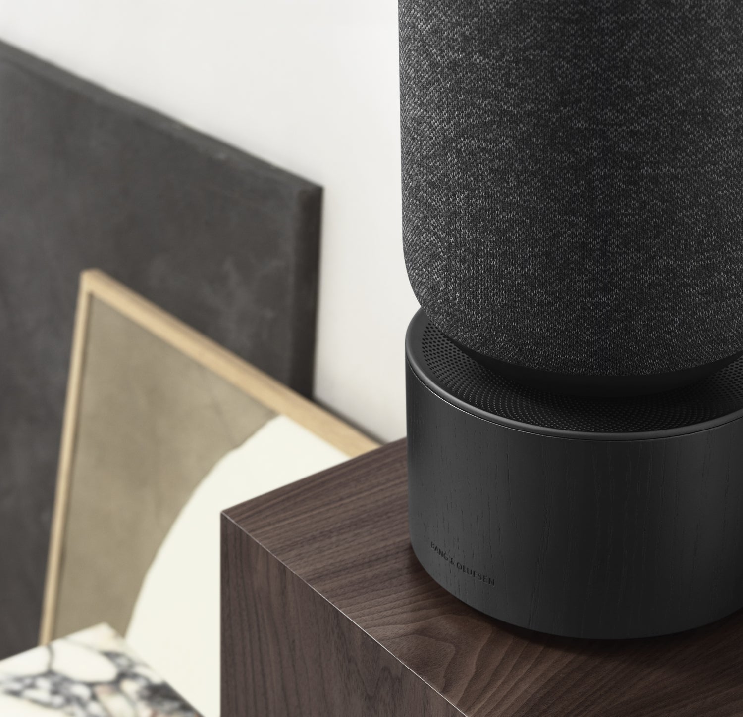 Detail der BeoSound Balance - der Standsockel