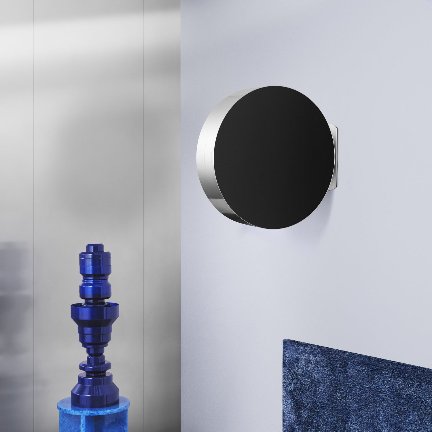 BeoSound Edge an der Wand montiert