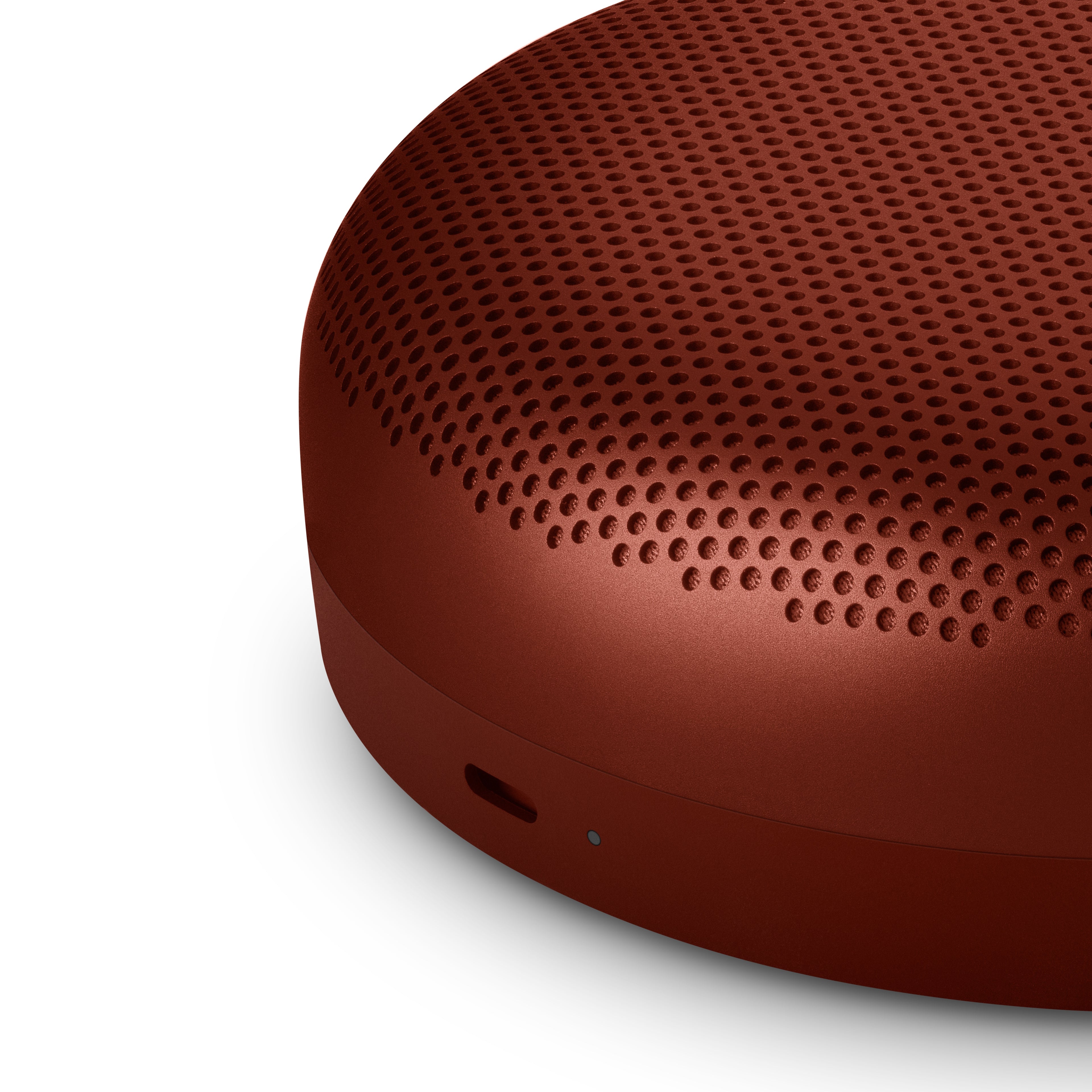 Bang & Olifsen, B&O Beosound A1 (3. Generation) rustic red - Ladeanschluss