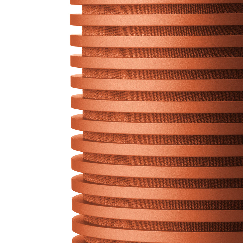 Bang & Olufsen Beosound Explore Bonfire Orange Detailaufnahme Rippen