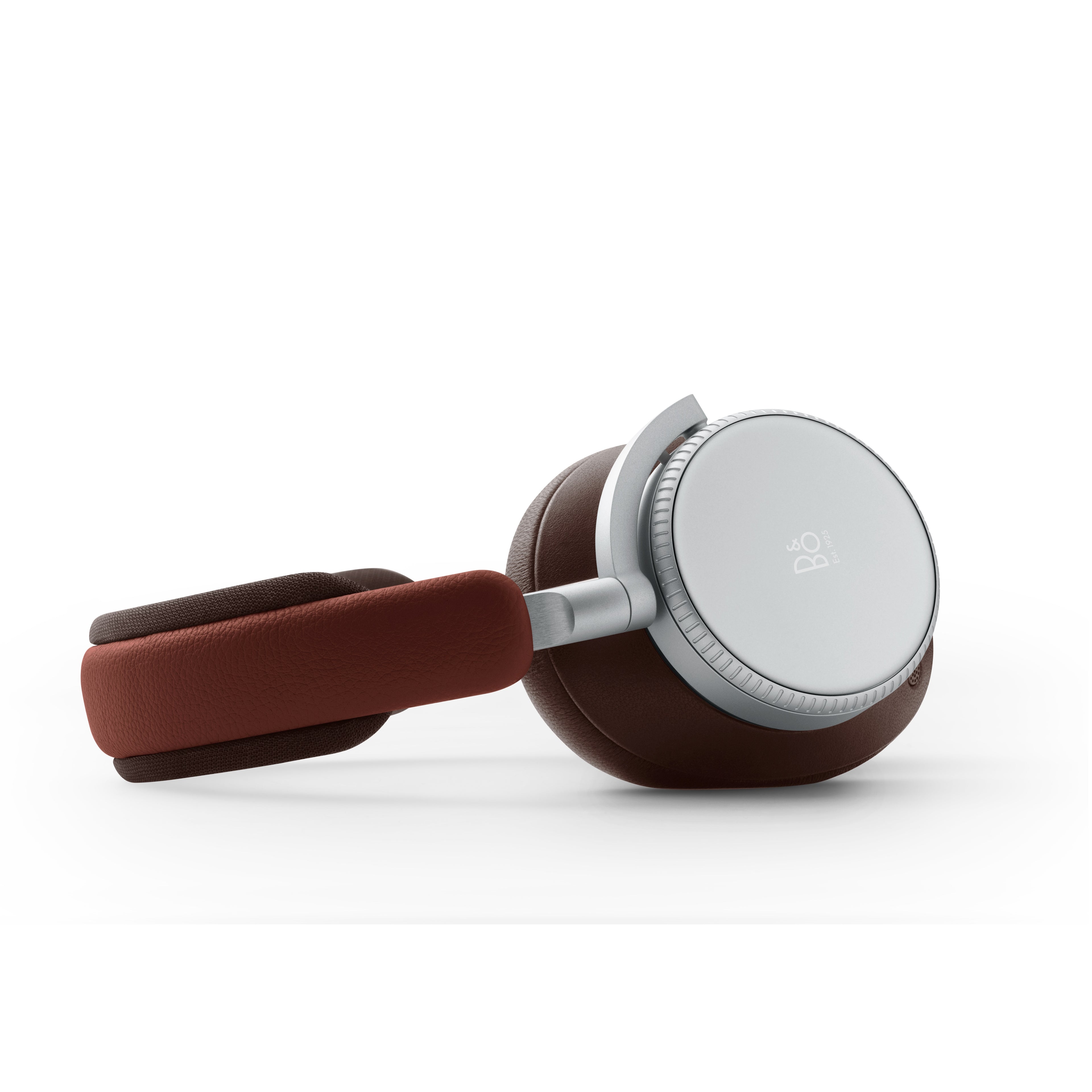 Bang & Olufsen, B&O Beoplay H100 - Premium Over Ear Kopfhörer mit ANC aus der Centennial Collection in der Farbe Century Brown - Ansicht Ohrmuschel