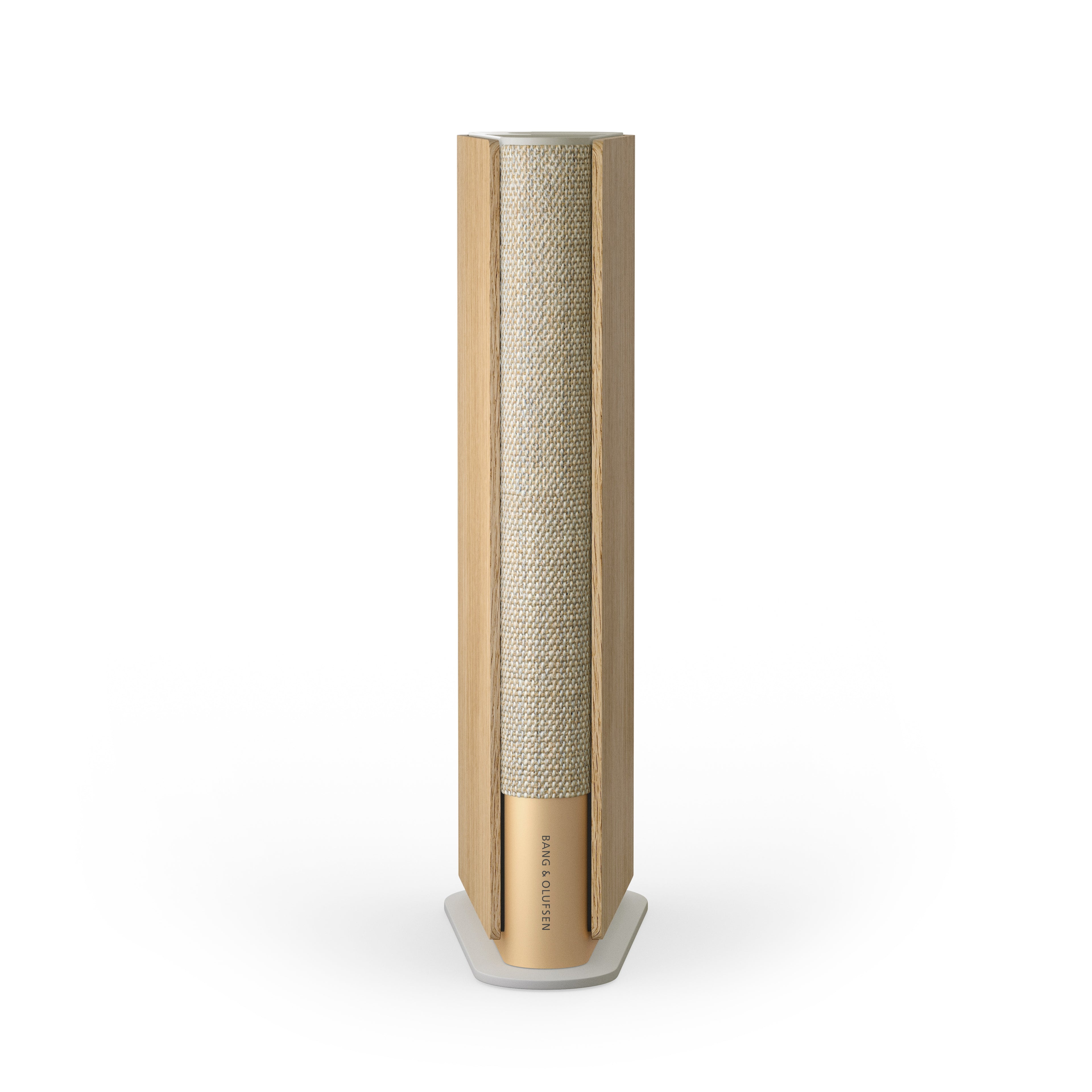 Vorderansicht der Bang & Olufsen Beosound Emerge in Gold Tone mit Seitenteilen aus heller Eiche. Der ultra-schlanke WLAN-Lautsprecher im eleganten Buch-Design kombiniert eloxiertes Aluminium, hochwertigen Textilstrick und Echtholz vor weißem Hintergrund.